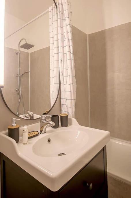 Rare Appart 2 Chambres En Duplex Design Au Panier Marsella Exterior foto